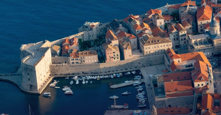Vista aérea da cidade murada de Dubrovnik, na Croácia